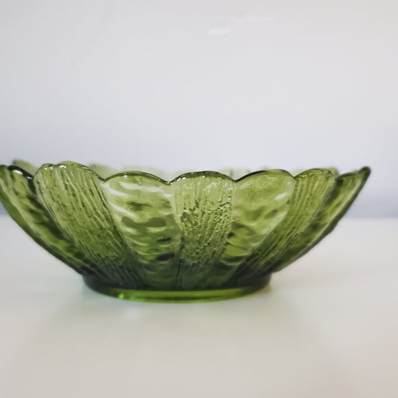 Vintage Indiana Glass Sunflower Bowl – Avocado Green (1970s) - Picture 2 of 5